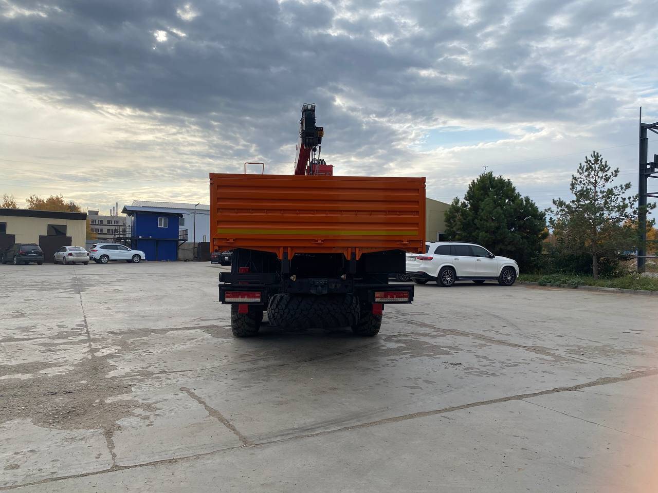 Бортовой КАМАЗ 43118-3027-48 с КМУ Horyong 206 в Абдулино фото 5 Транспорт Абдулино