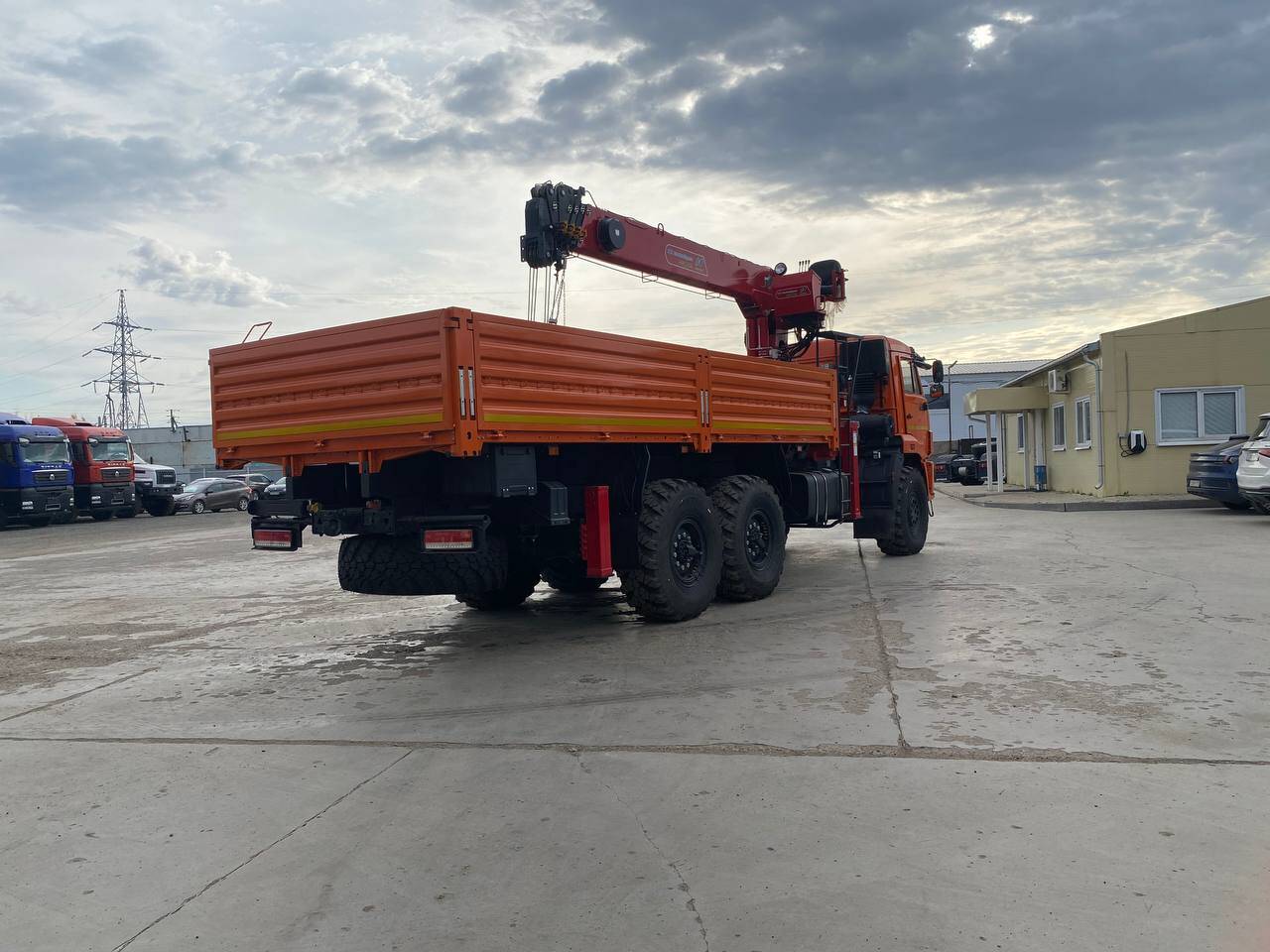 Бортовой КАМАЗ 43118-3027-48 с КМУ Horyong 206 в Абдулино фото 2 Транспорт Абдулино