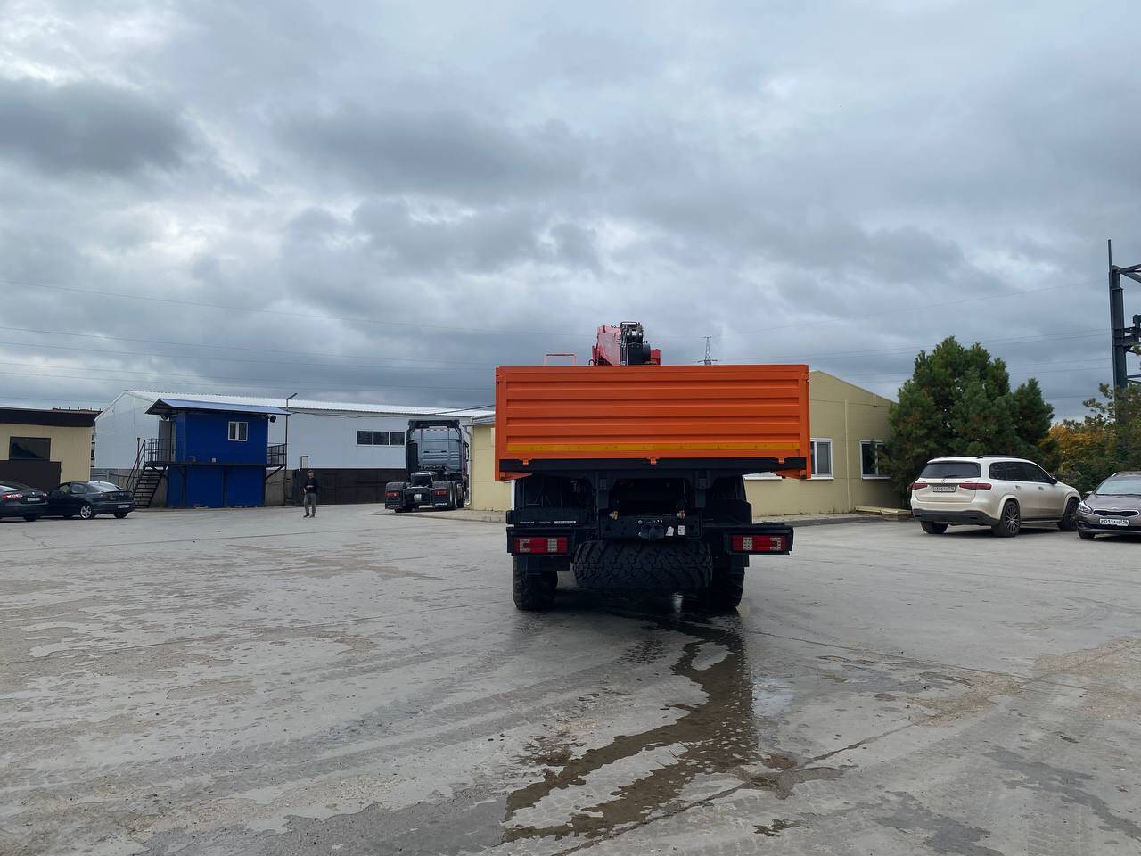 Бортовой КАМАЗ 43118-23027-50 с КМУ Horyong 216 в Абинске фото 4 Транспорт Абинск