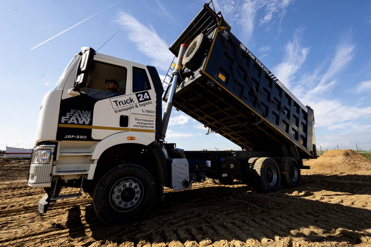 Услуги самосвала, перевозка сыпучих материалов в Тосно фото 2 Услуги Тосно