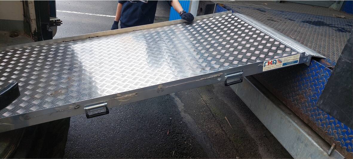 Мост погрузочный с бортиками для погрузки 