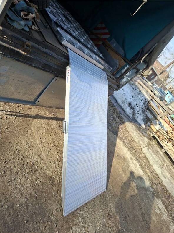 Мост погрузочный приставной ГКА 5.100.80.2/3MГ Мост погрузочный приставной ГКА 5.100.80.2/3MГ