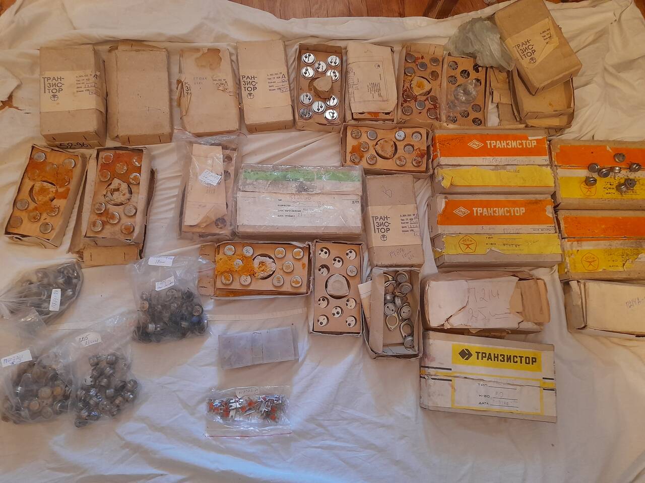 Транзисторы транзисторы все новые. 