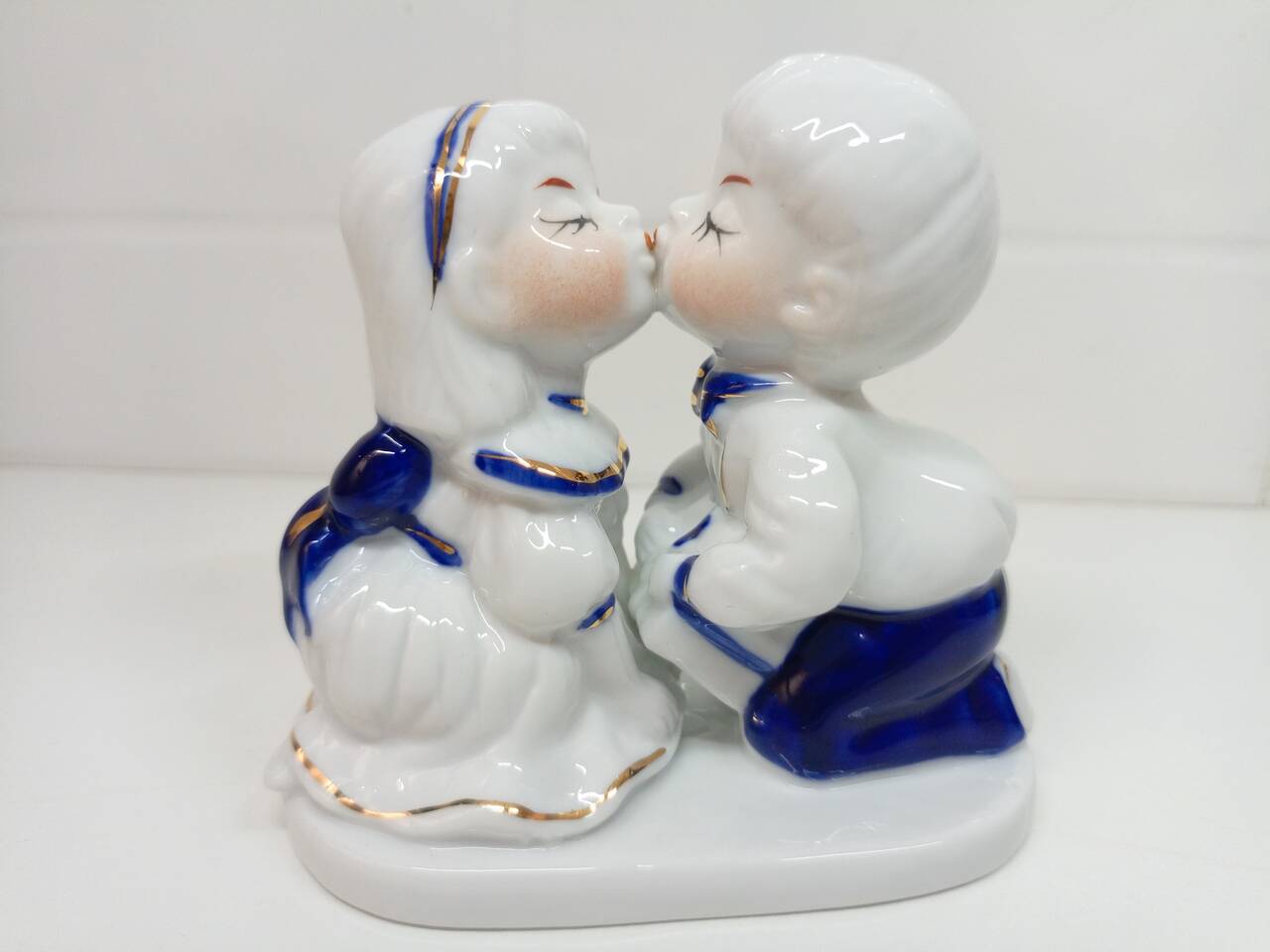 Фарфоровая статуэтка СССР в Симферополе фото 2 Увлечения и отдых Симферополь Фарфоровая статуэтка СССР в Симферополе фото 2 Увлечения и отдых Симферополь