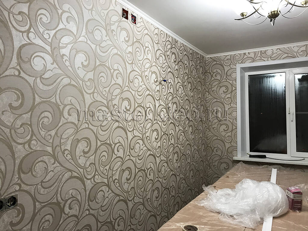 Наклейка обоев