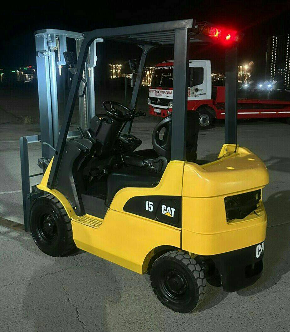 Вилочный погрузчик Caterpillar FG15