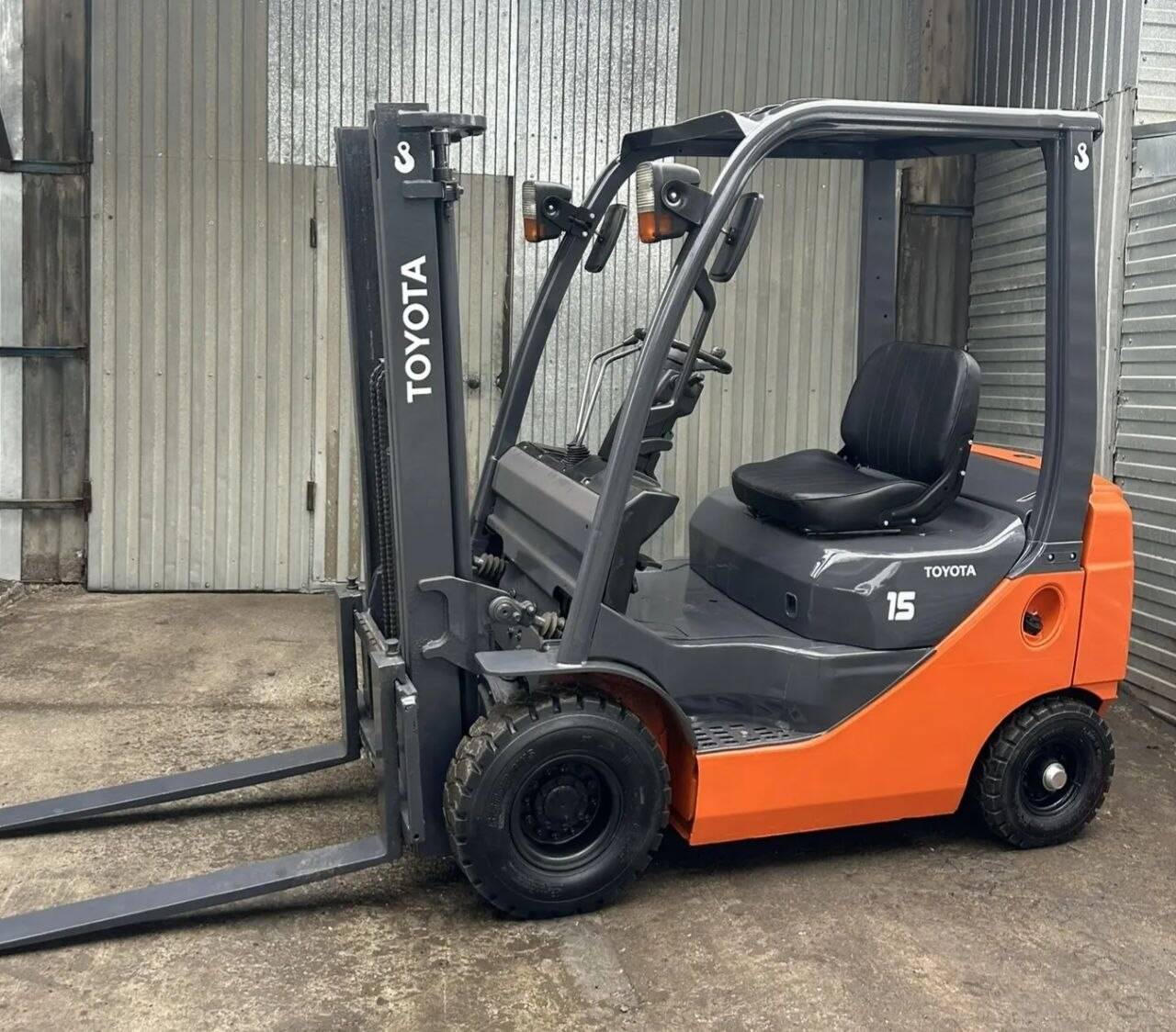 Погрузчик вилочный TOYOTA 8FD15