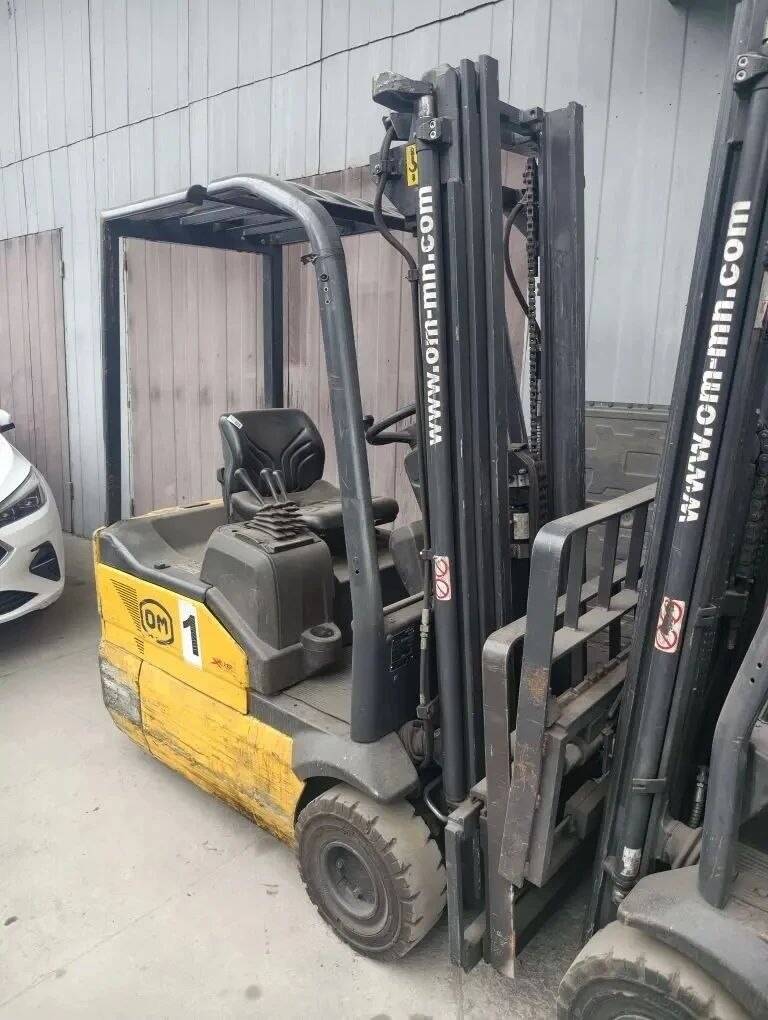 Вилочный электропогрузчик ОМ В15