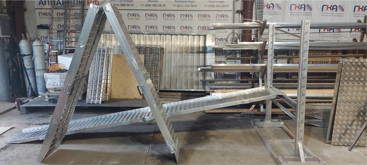 Погрузочный мост складной с бортами Погрузочный мост складной с бортами