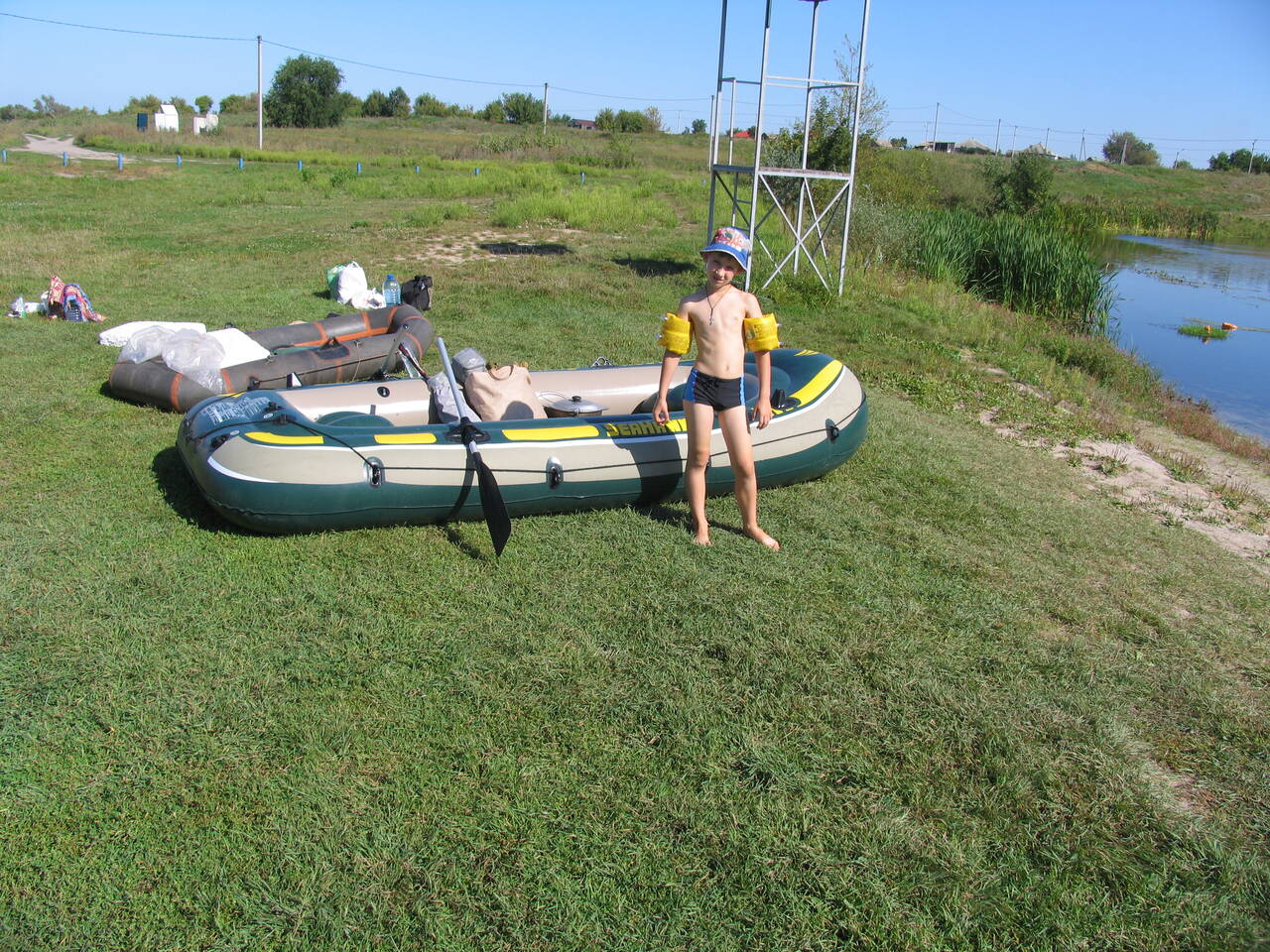 Лодка резиновая четырёхместная