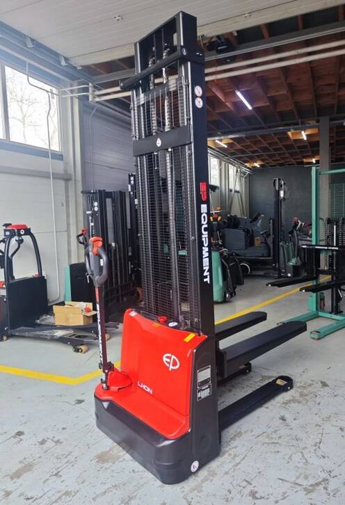 Саммоходный электрический штабелер в Чебоксарах фото 2 Транспорт Чебоксары