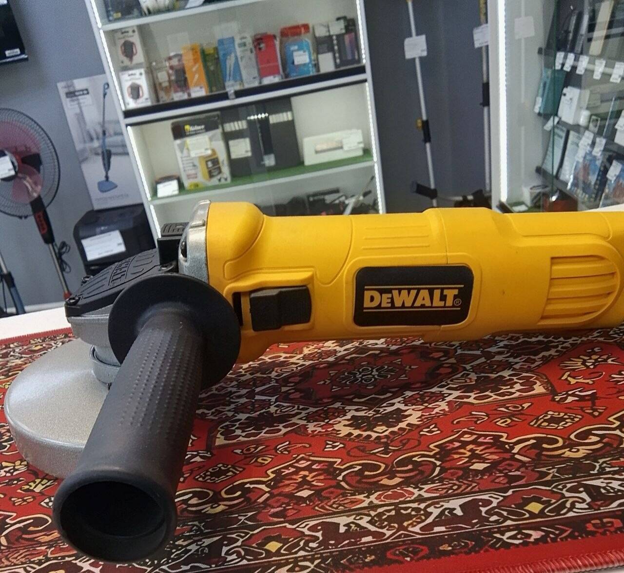 Болгарка DeWalt.