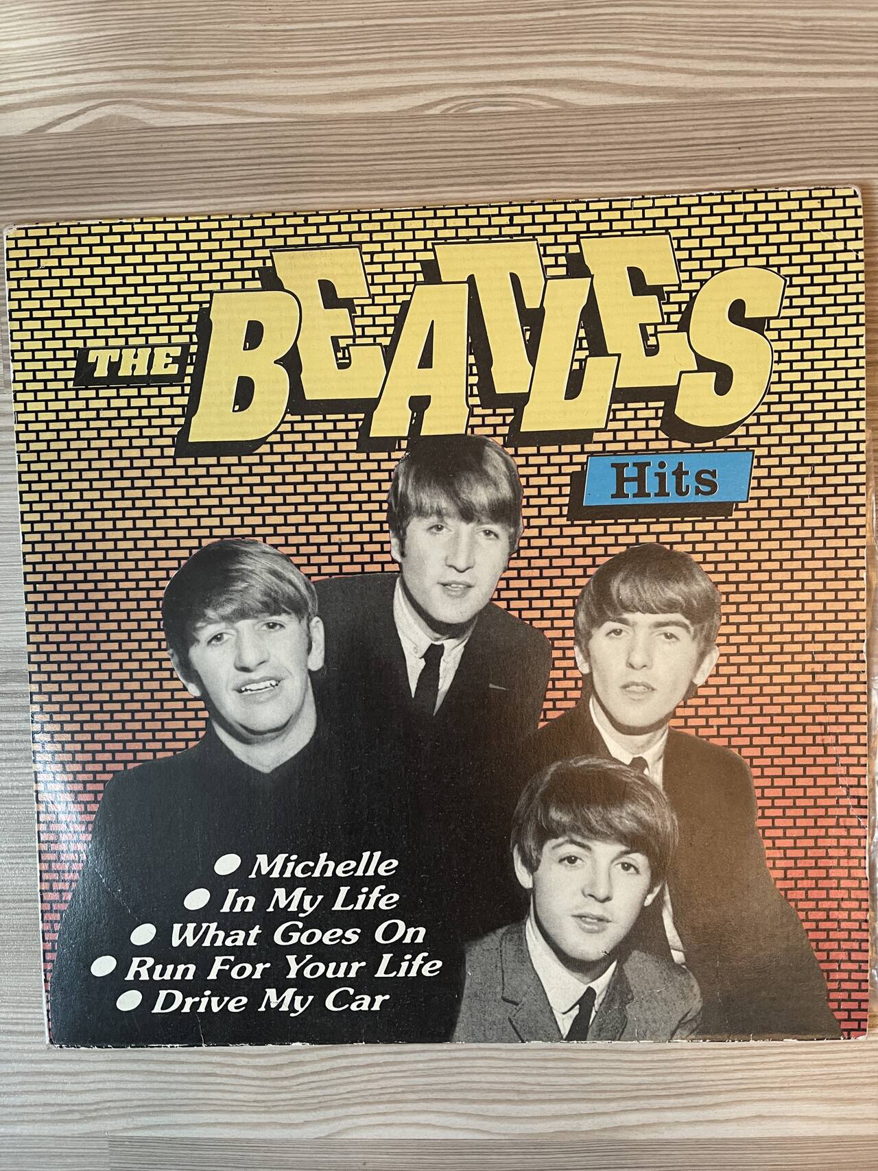 Продам виниловый диск (раритет)хиты "Beatles"