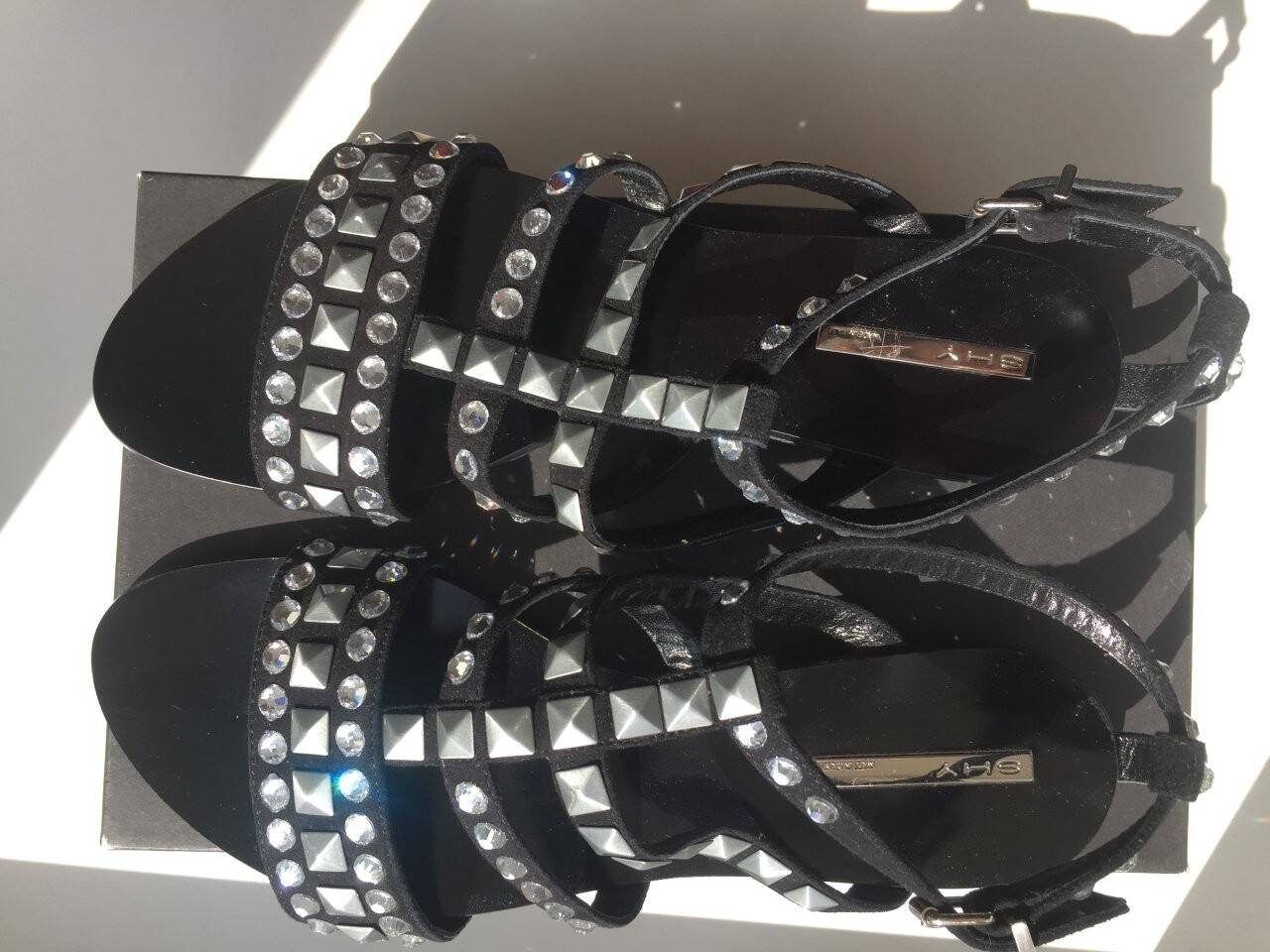 Сандалии новые shy италия 39 размер черные кожа замша стразы сваровски кристаллы swarovski камни бел в Москве фото 1 Личные вещи Москва Сандалии новые shy италия 39 размер черные кожа замша стразы сваровски кристаллы swarovski камни бел в Москве фото 1 Личные вещи Москва