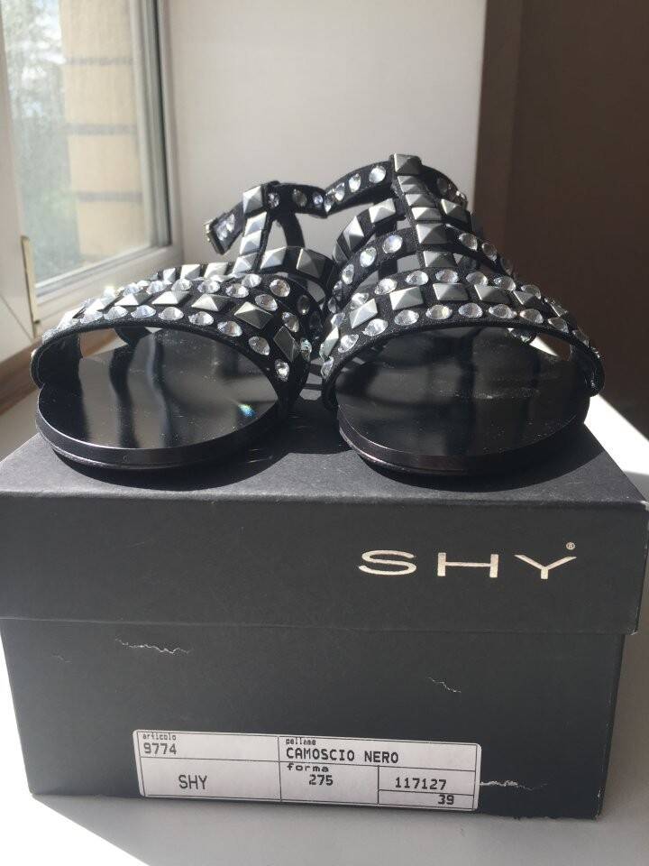 Сандалии новые shy италия 39 размер черные кожа замша стразы сваровски кристаллы swarovski камни бел в Москве фото 3 Личные вещи Москва Сандалии новые shy италия 39 размер черные кожа замша стразы сваровски кристаллы swarovski камни бел в Москве фото 3 Личные вещи Москва