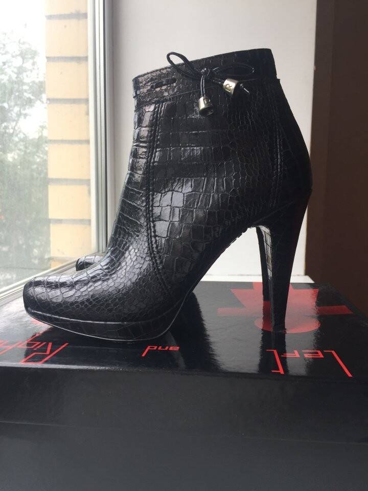 Ботинки left&right италия 39 размер кожа черные платформа каблук 10 ботильоны женские внутри кожаные в Москве фото 4 Личные вещи Москва