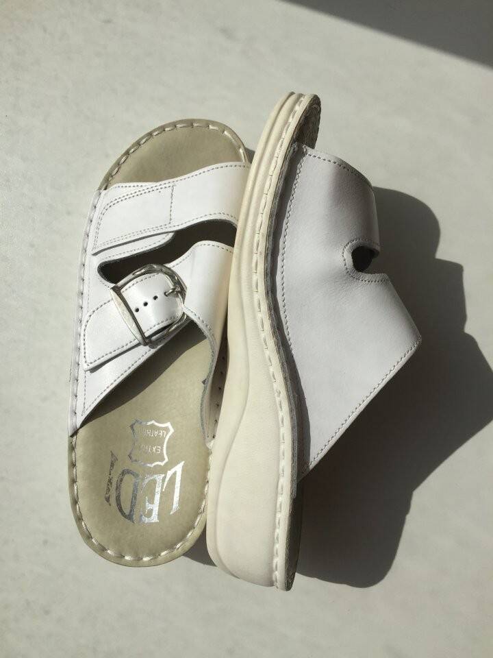Шлепки тапки новые ledi сербия 36 35 размер белые кожа ортопедия женские медицинские кожаные ортопед в Москве фото 2 Личные вещи Москва