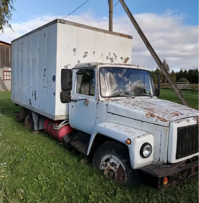 Изотермический фургон ГАЗ 3307, 2002 г.в. (Фургон выполнен из оцинкованного железа внутри и снаружи, утеплен) Изотермический фургон ГАЗ 3307, 2002 г.в. (Фургон выполнен из оцинкованного железа внутри и снаружи, утеплен)