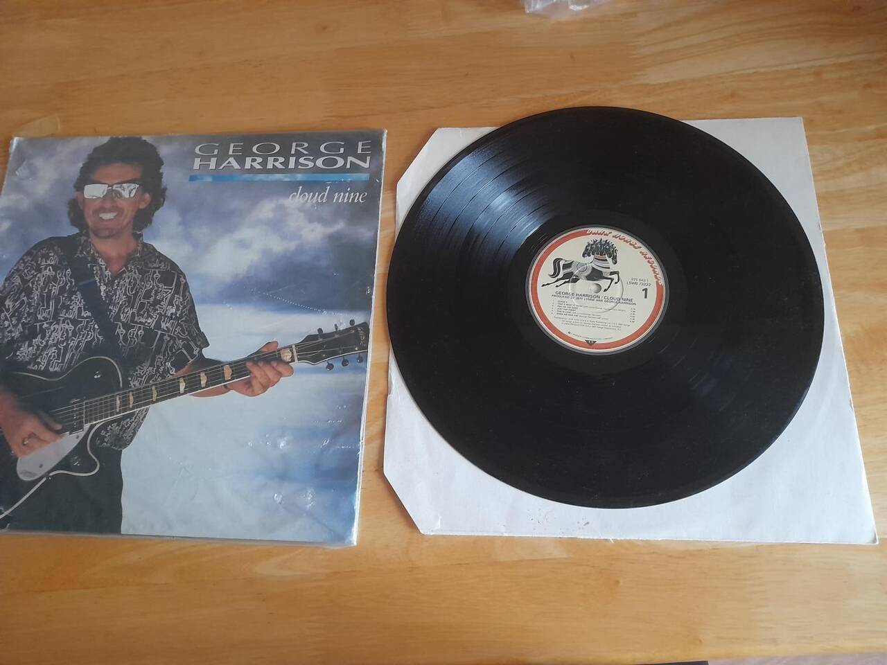 Пластинка George Harrison. Cloub nine.  в Челябинске фото 7 Бытовая электроника Челябинск