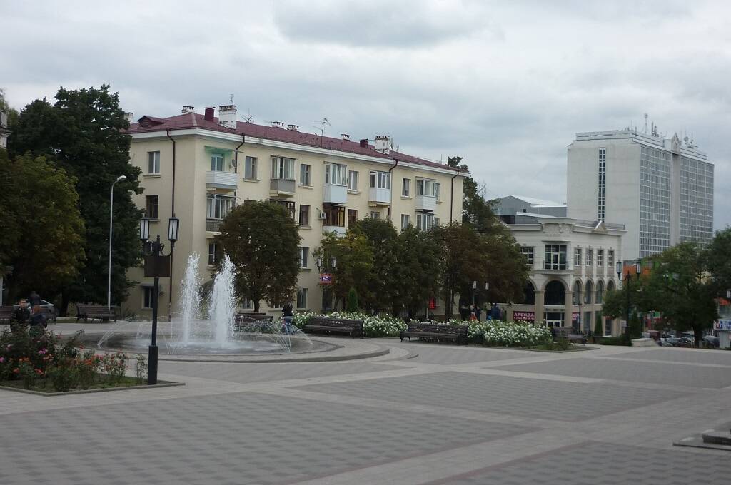Продам 2-х ком. квартиру (Сталинка), пл. 48.4 кв.м., 3/4, Пятигорск, ул. Крайнего 45