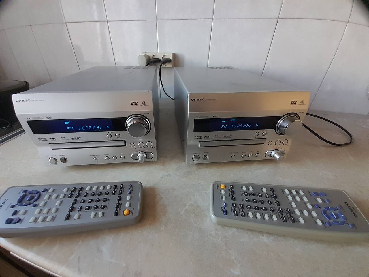 Центры музыкальные   Onkyo DR-815.  