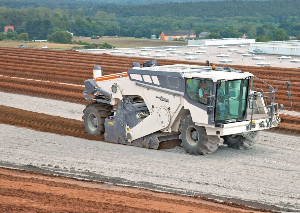 Аренда ресайклера (рециклера) Wirtgen  в Севастополе фото 4 Транспорт Севастополь