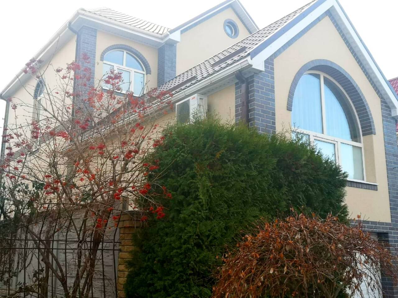 Ремонт фасадов частных домов, декоративная отделка