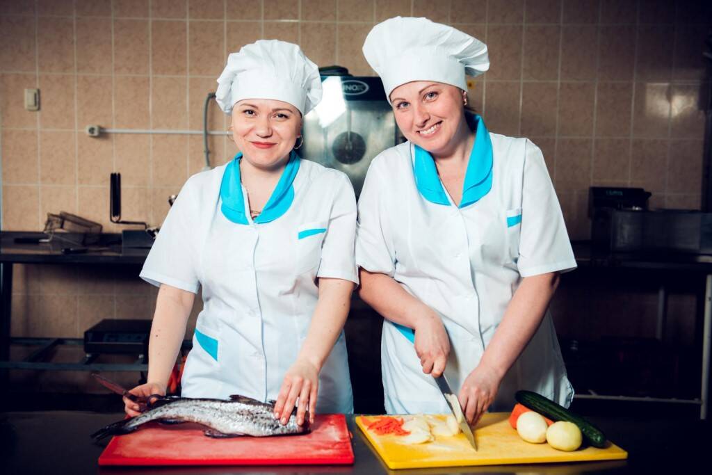 Требуется  повар - универсал