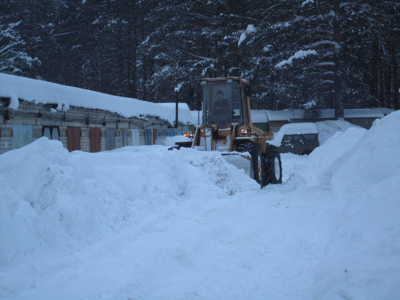 Уборка снега Чистка крыш Снегоуборщик в Кимрах фото 2 Услуги Кимры