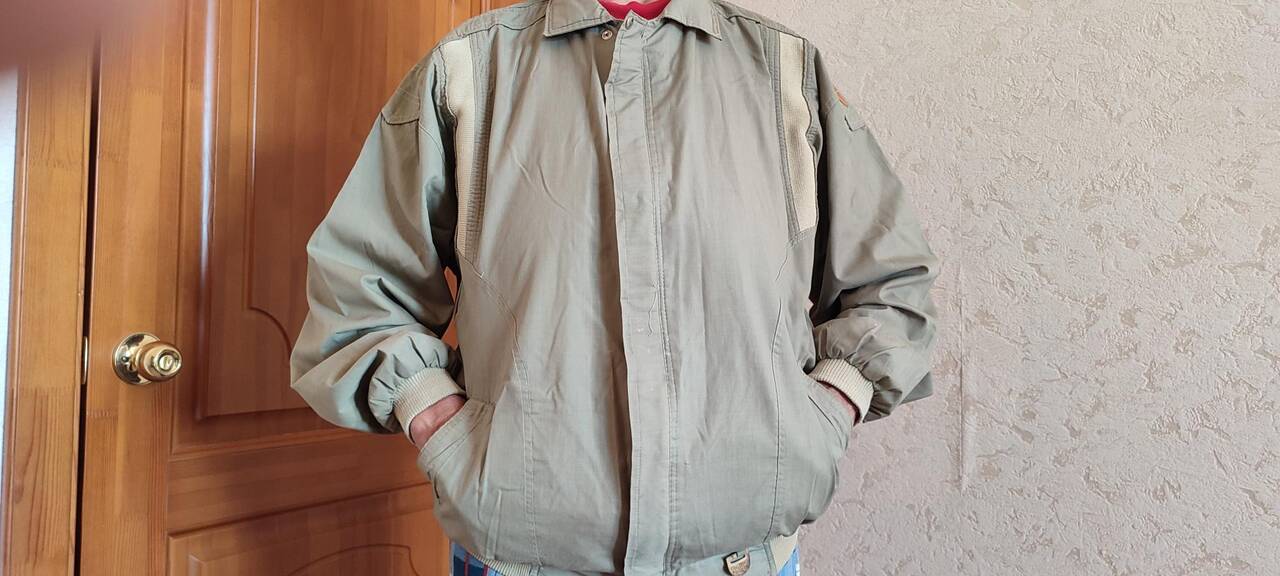 продам новую мужскую ветровку 50/170 хлопок 100% цвет хаки продам новую мужскую ветровку 50/170 хлопок 100% цвет хаки