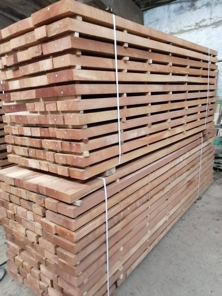 Пиломатериалы, кругляк из дуба, бука, ясеня. 