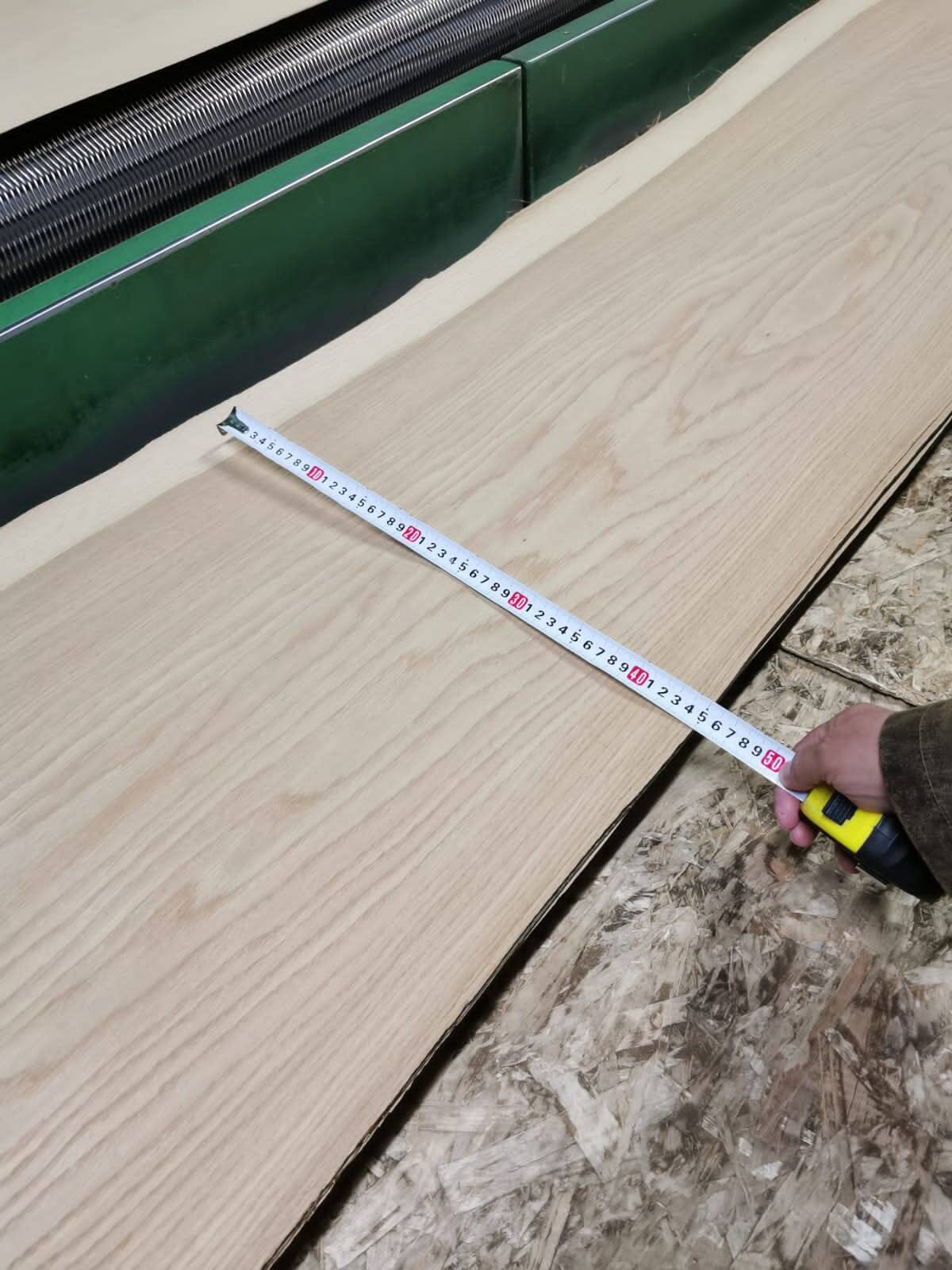 Шпон, шпонированный МДФ из дуба, бука, ясеня, акации, карагача.