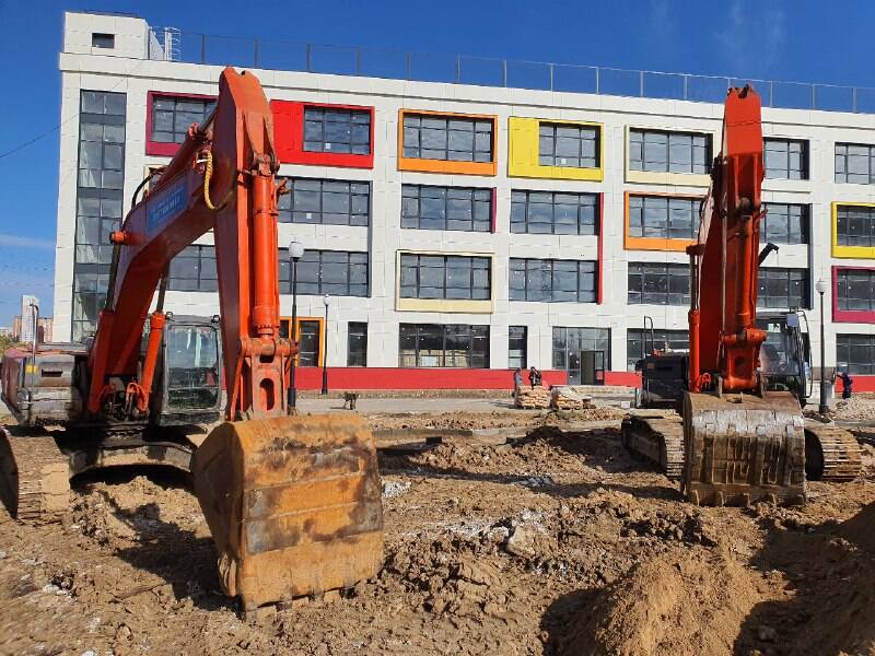 гусеничный экскаватор