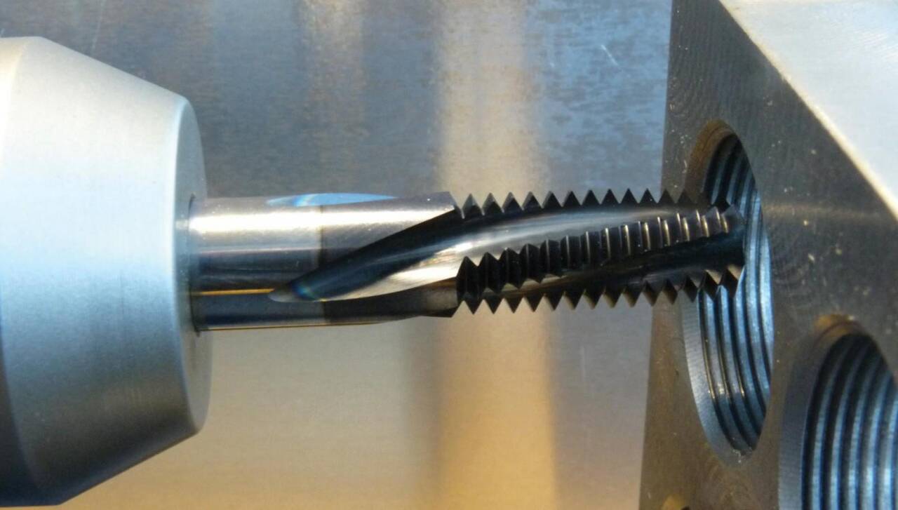 Сверловка отверстий и нарезка резьбы.  в Воронеже фото 3 Услуги Воронеж