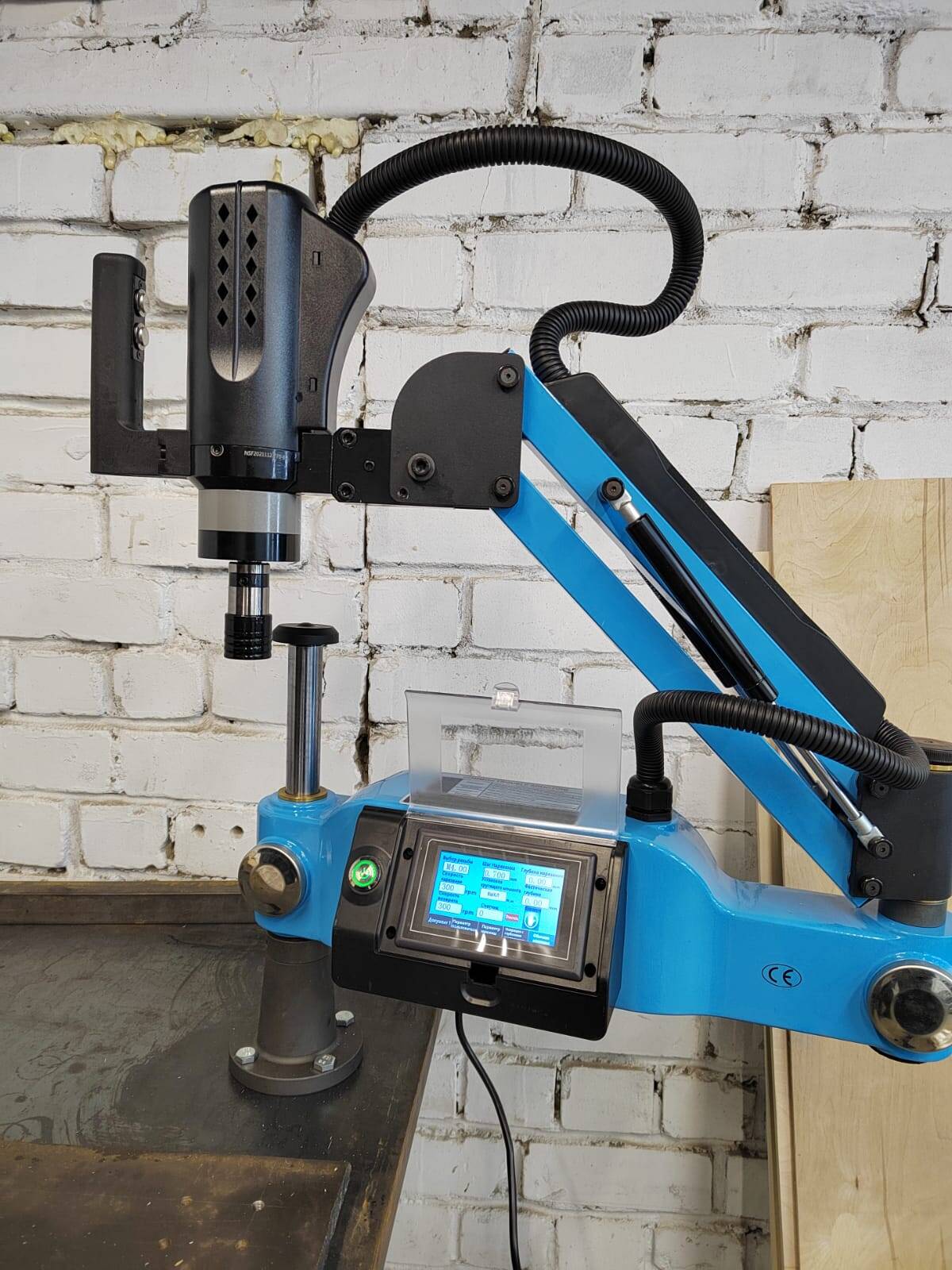 Универсальный резьбонарезной манипулятор. Универсальный резьбонарезной манипулятор.