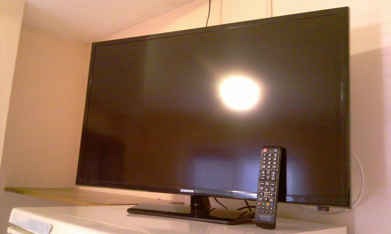 телевизор 32 дюйма samsung в Новороссийске фото 5 Бытовая электроника Новороссийск