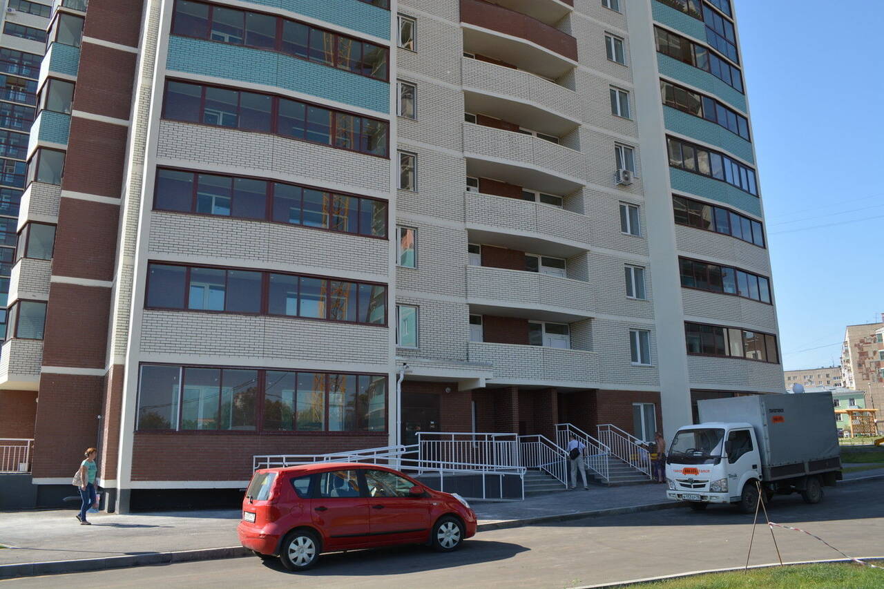 Сдам без посредников на длительный срок отличную 3-к кв. комфорт класса в центре города