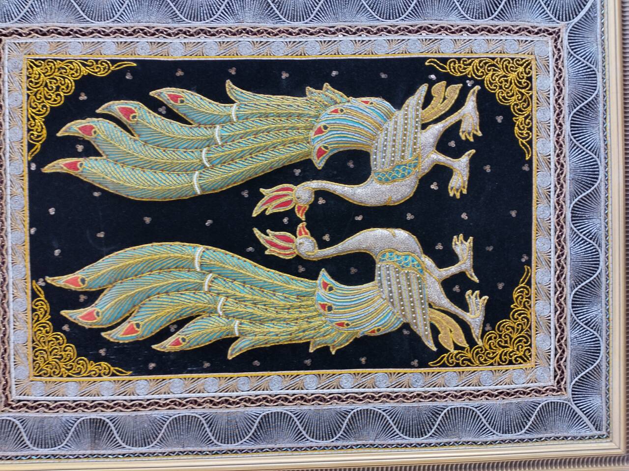 Павлины целуются ,картина