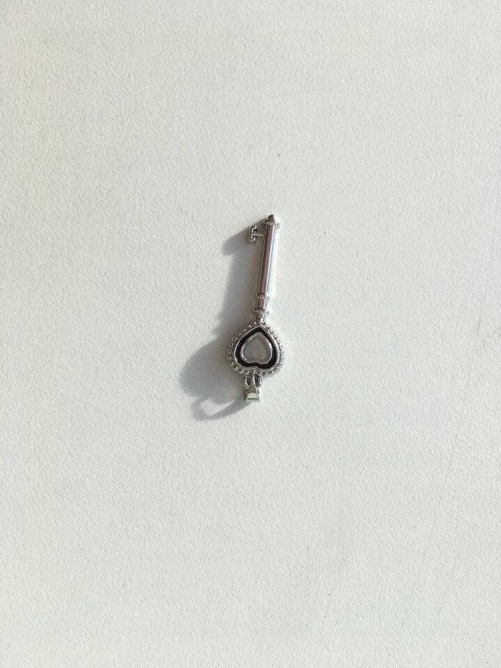 Кулон ключ sunlight подвеска новая бижутерия украшения женский черный лак покрытие 2 штуки в Москве фото 6 Личные вещи Москва Кулон ключ sunlight подвеска новая бижутерия украшения женский черный лак покрытие 2 штуки в Москве фото 6 Личные вещи Москва