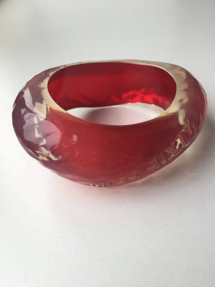 Браслет новый miss sixty красный прозрачный пластик широкий круглый бижутерия вишневый размер средни в Москве фото 3 Личные вещи Москва