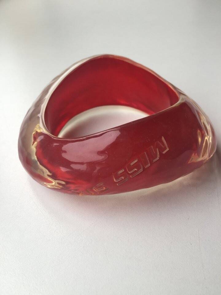 Браслет новый miss sixty красный прозрачный пластик широкий круглый бижутерия вишневый размер средни в Москве фото 2 Личные вещи Москва