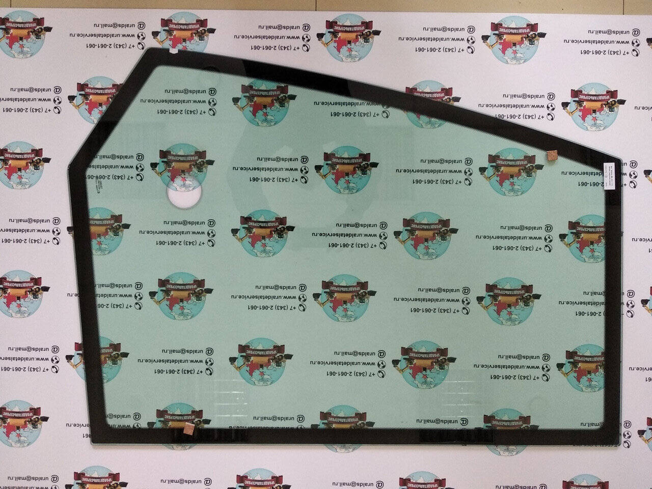 Стекло двери верхнее 15086905 Volvo BL61 / 71 в Екатеринбурге фото 2 Транспорт Екатеринбург