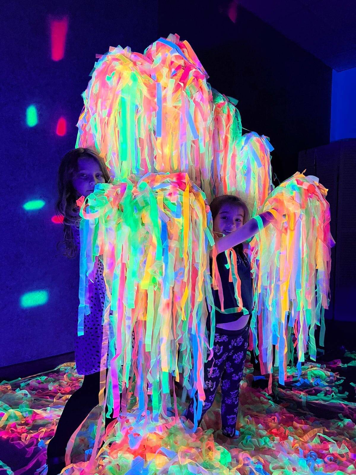 Аниматоры с неоновой дискотекой в Москве фото 2 Услуги Москва Аниматоры с неоновой дискотекой в Москве фото 2 Услуги Москва