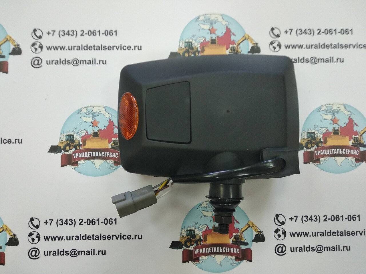 Фара основного освещения UDS-009 (JCB, Case, John Deere, Komatsu) Нижнее крепление в Екатеринбурге фото 5 Транспорт Екатеринбург