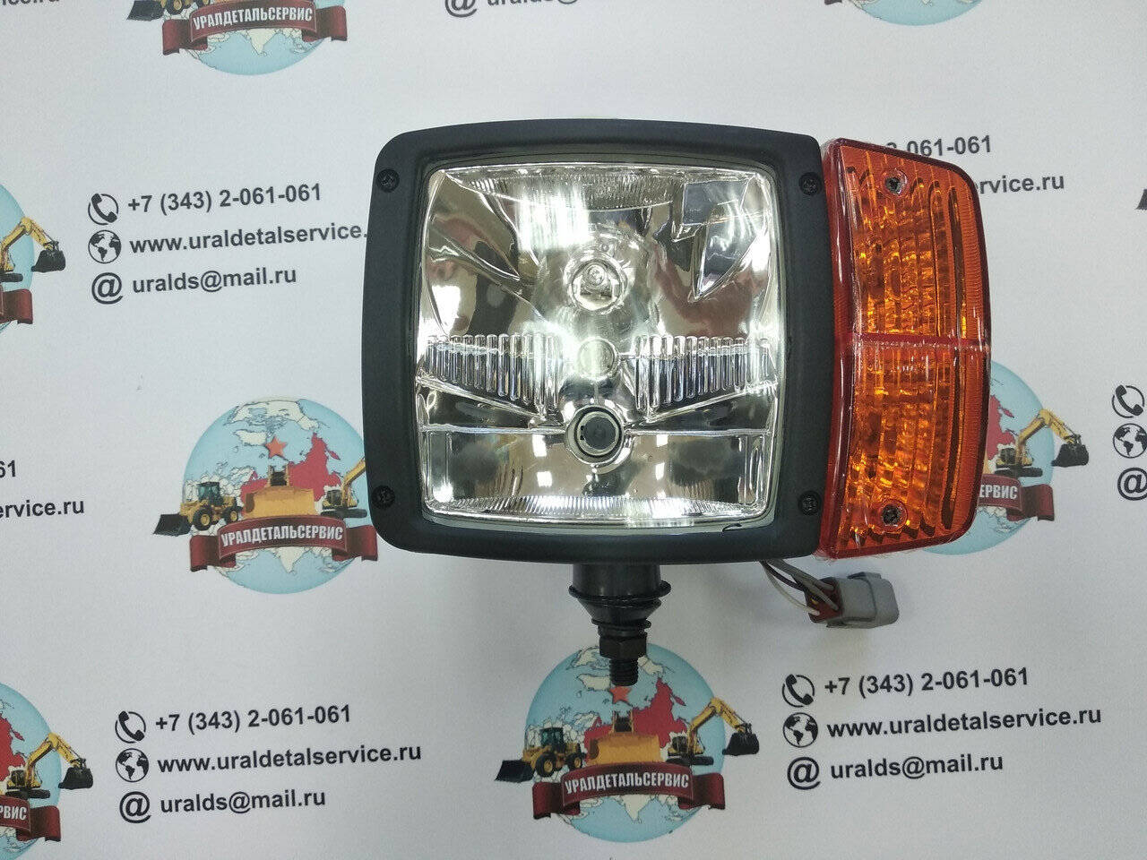 Фара основного освещения UDS-009 (JCB, Case, John Deere, Komatsu) Нижнее крепление в Екатеринбурге фото 4 Транспорт Екатеринбург