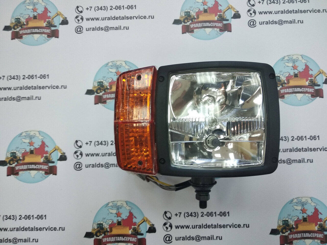 Фара основного освещения UDS-009 (JCB, Case, John Deere, Komatsu) Нижнее крепление в Екатеринбурге фото 2 Транспорт Екатеринбург