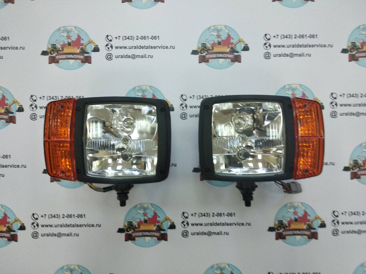 Фара основного освещения UDS-009 (JCB, Case, John Deere, Komatsu) Нижнее крепление в Екатеринбурге фото 1 Транспорт Екатеринбург