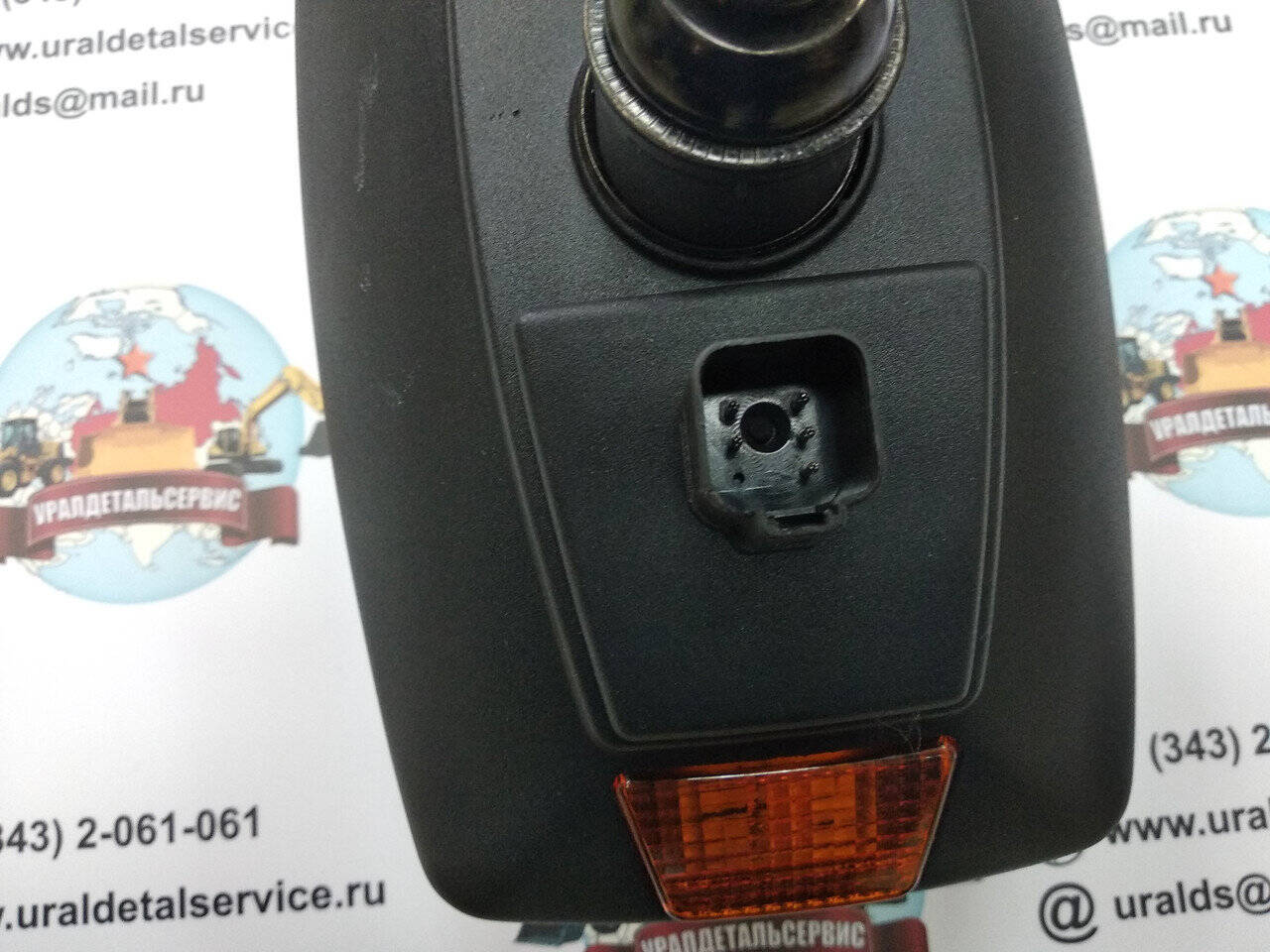 Фара основного освещения UDS-010 (JCB, Case, John Deere, Komatsu) Заднее крепление в Екатеринбурге фото 3 Транспорт Екатеринбург