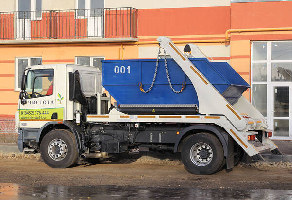 Компания "Чистота" вывезет любой мусор, в том числе строительный, на любой территории Саратова и Энгельса, а также по Саратовской области.  Вывоз осуществляется в контейнерах объемом 8 м3 или ломовозом с манипулятором