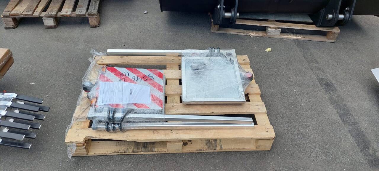 Негабаритный груз знак  в Санкт-Петербурге фото 1 Транспорт Санкт-Петербург